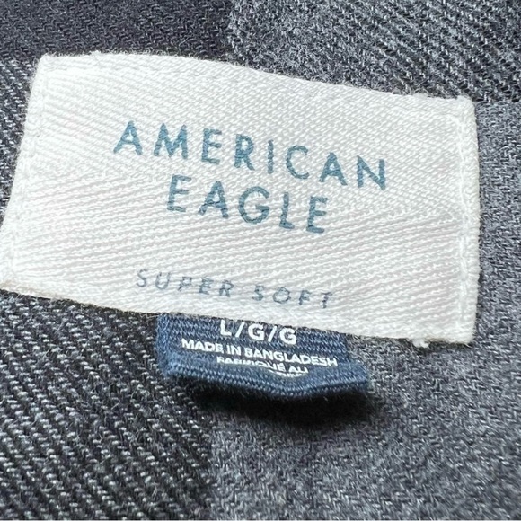 American Eagle Super Soft Flannel Shirt Black Gray Plaid – Size Large - Picture 6 of 8